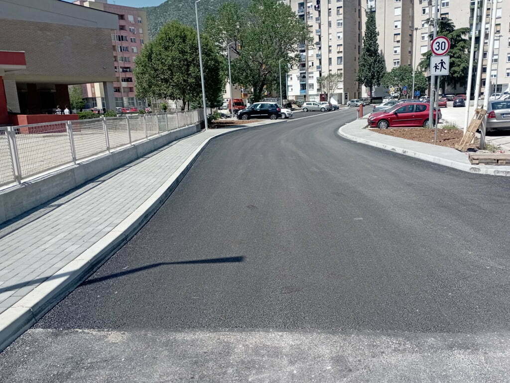 Radovi na izradi horizontalne prometne signalizacije u ulici pored OŠ Ilija Jakovljević