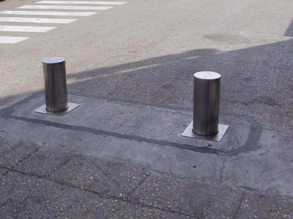 Aktiviranje hidrauličnih stupića za ograničavanje prolaska u ulicama u kojima je zabranjen promet u oba smjera