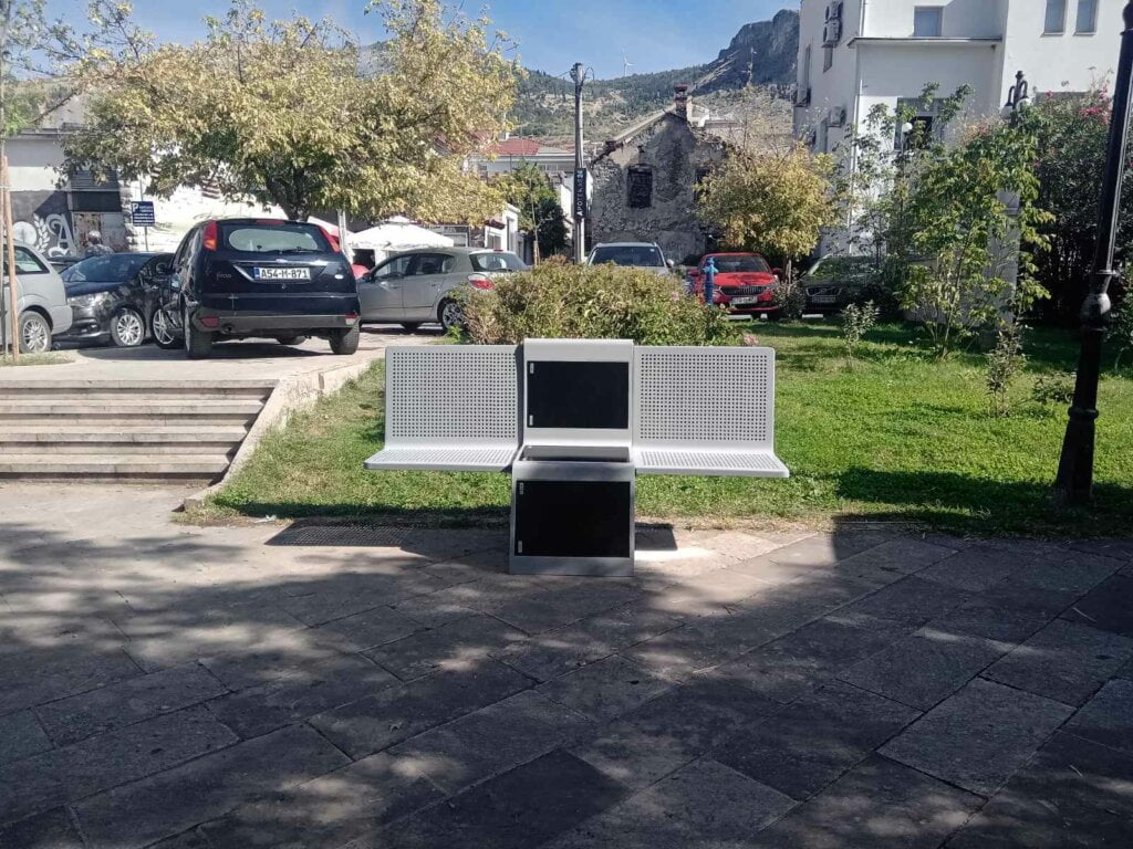 Pametne klupe postavljene na četiri lokacije u Mostaru