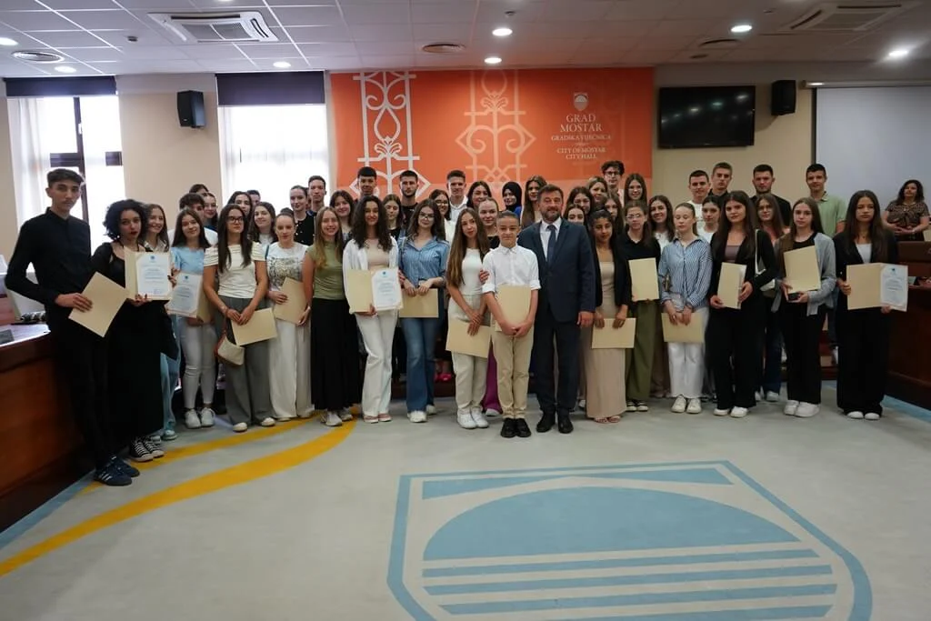 Gradonačelnik Kordić uručio nagrade učenicima generacije osnovnih i srednjih škola