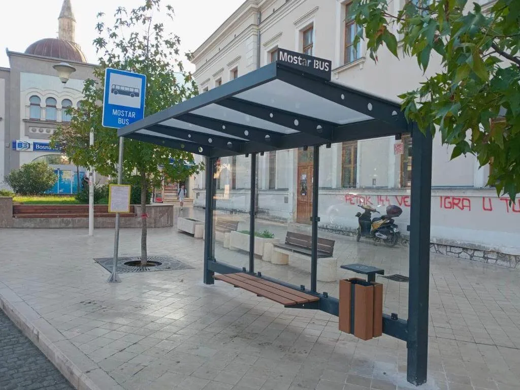 Grad Mostar postavio nova autobusna stajališta, planirano postavljanje monitora s važnim informacijama