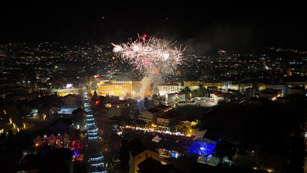 Mostar u dobrom raspoloženju dočekao Novu 2025. godinu